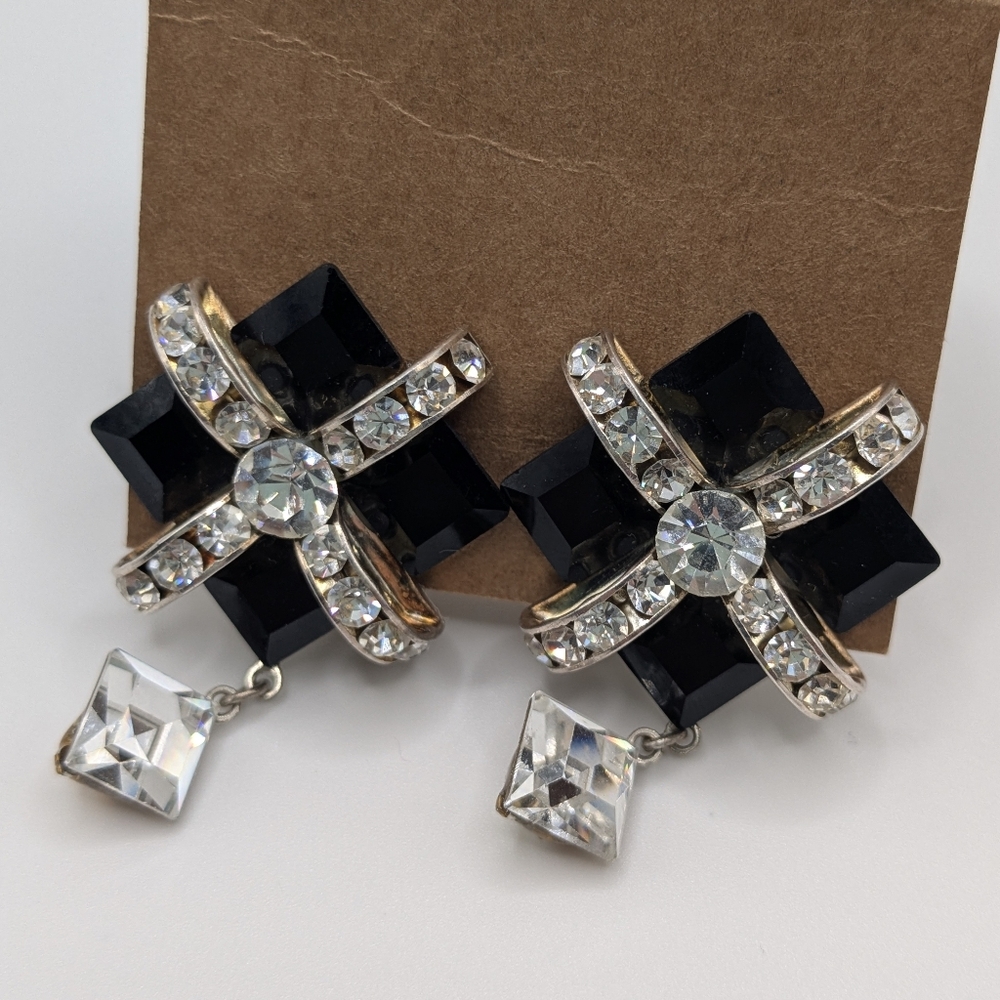 4 Pairs of Vintage Mid-century Clip and Screw Back Black Vintage Earrings - Picture 6 of 6
